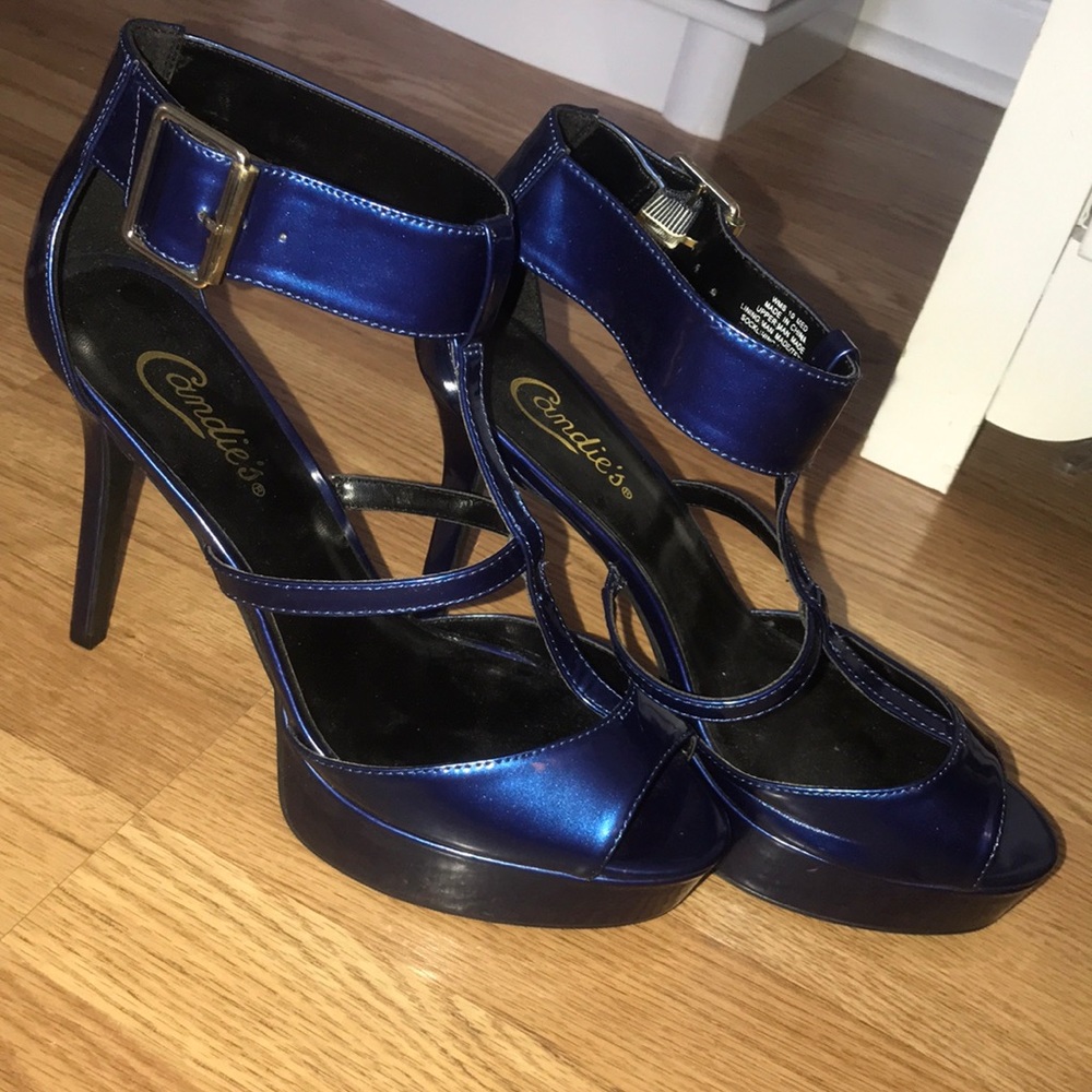 Adorable blue heels !!